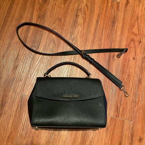 Black MK hand bag - Picture 2 of 3